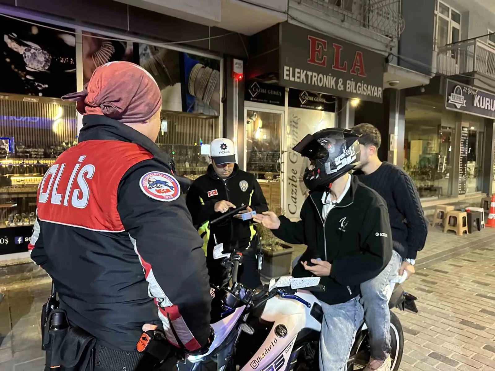 Uşak’ta şafak operasyonu: Aranan şahıslara ve suç unsurlarına geçit yok