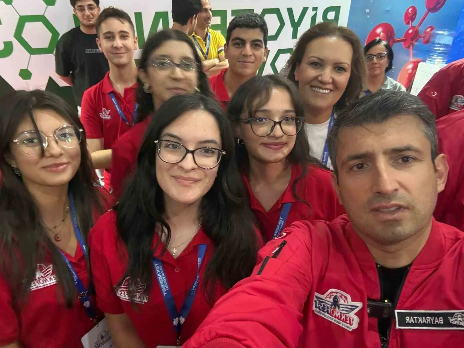 İzmirli öğrencilerin teknoloji zaferi: Diyarbakır’dan ödüllerle döndüler