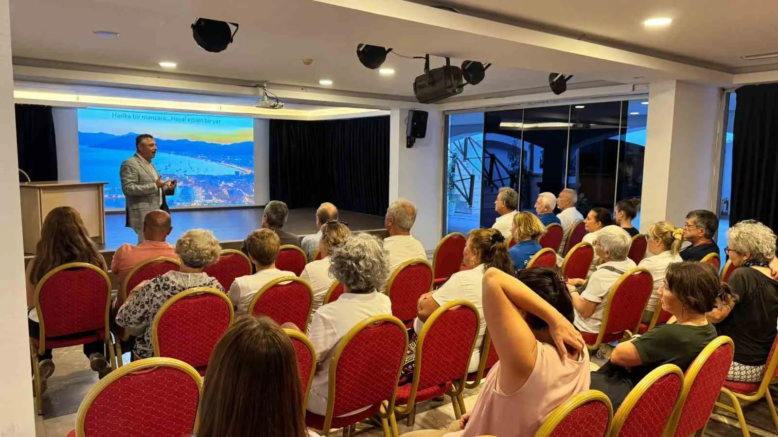 Marmaris’te temiz çevre için gönüllü ordu kuruldu: İzmarit Savaşçıları sahaya iniyor