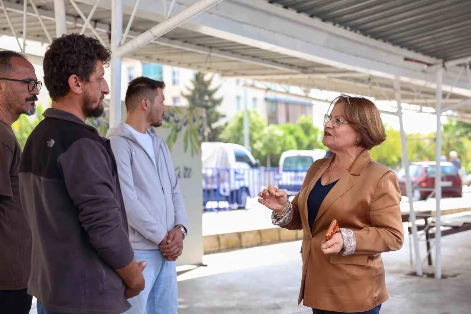 Didim'de üreticinin yüzü güldü: Zeytin Pazarı kapılarını açtı