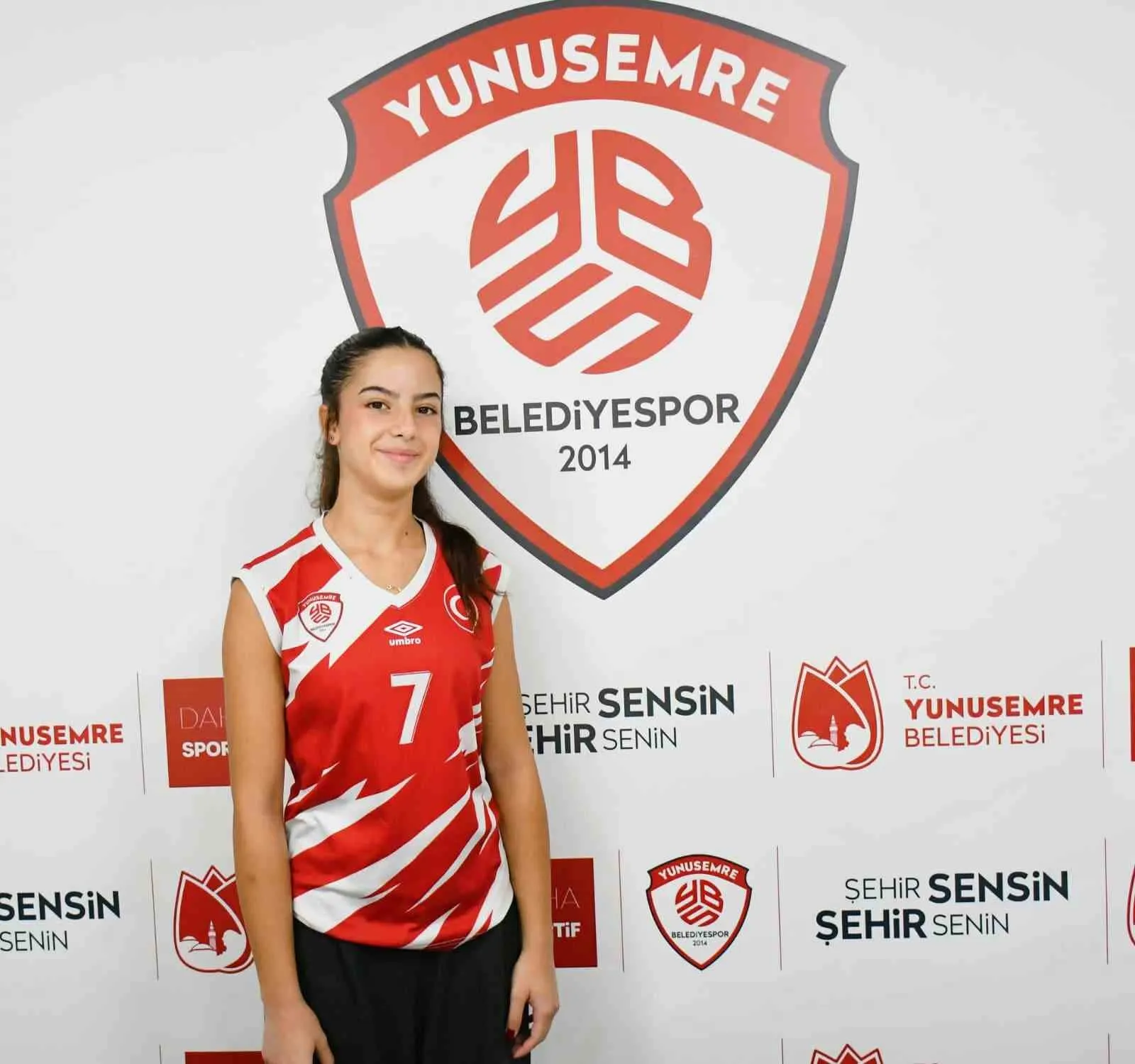 Yunusemre Belediyespor savunma hattını genç yetenekle güçlendirdi