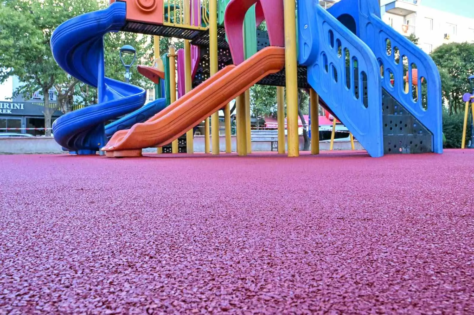 Manisa’da parklar yenileniyor: Çocuklar için daha güvenli oyun alanları