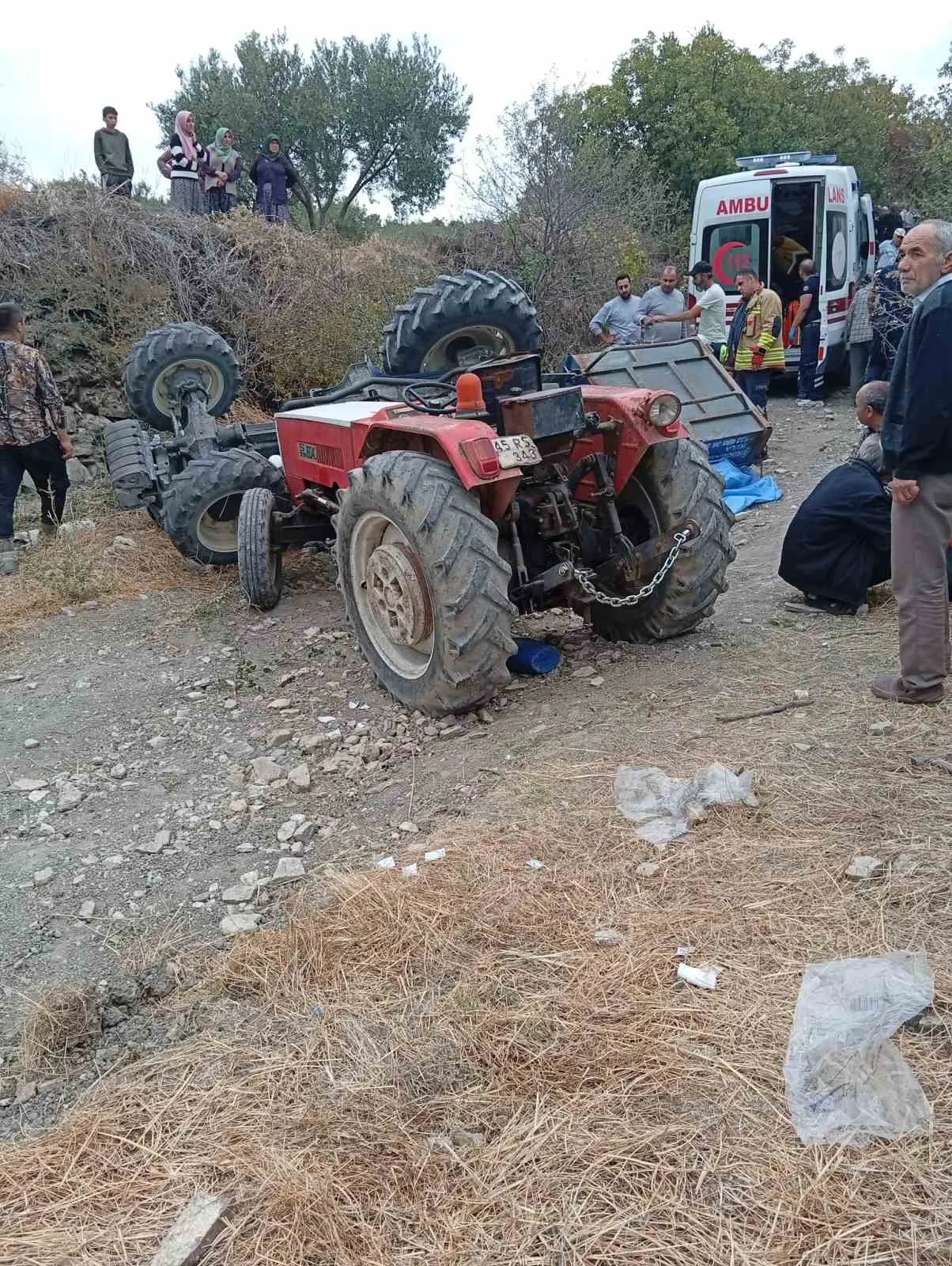 Manisa'da tarla yolunda can pazarı: Traktör kazası acı bitti