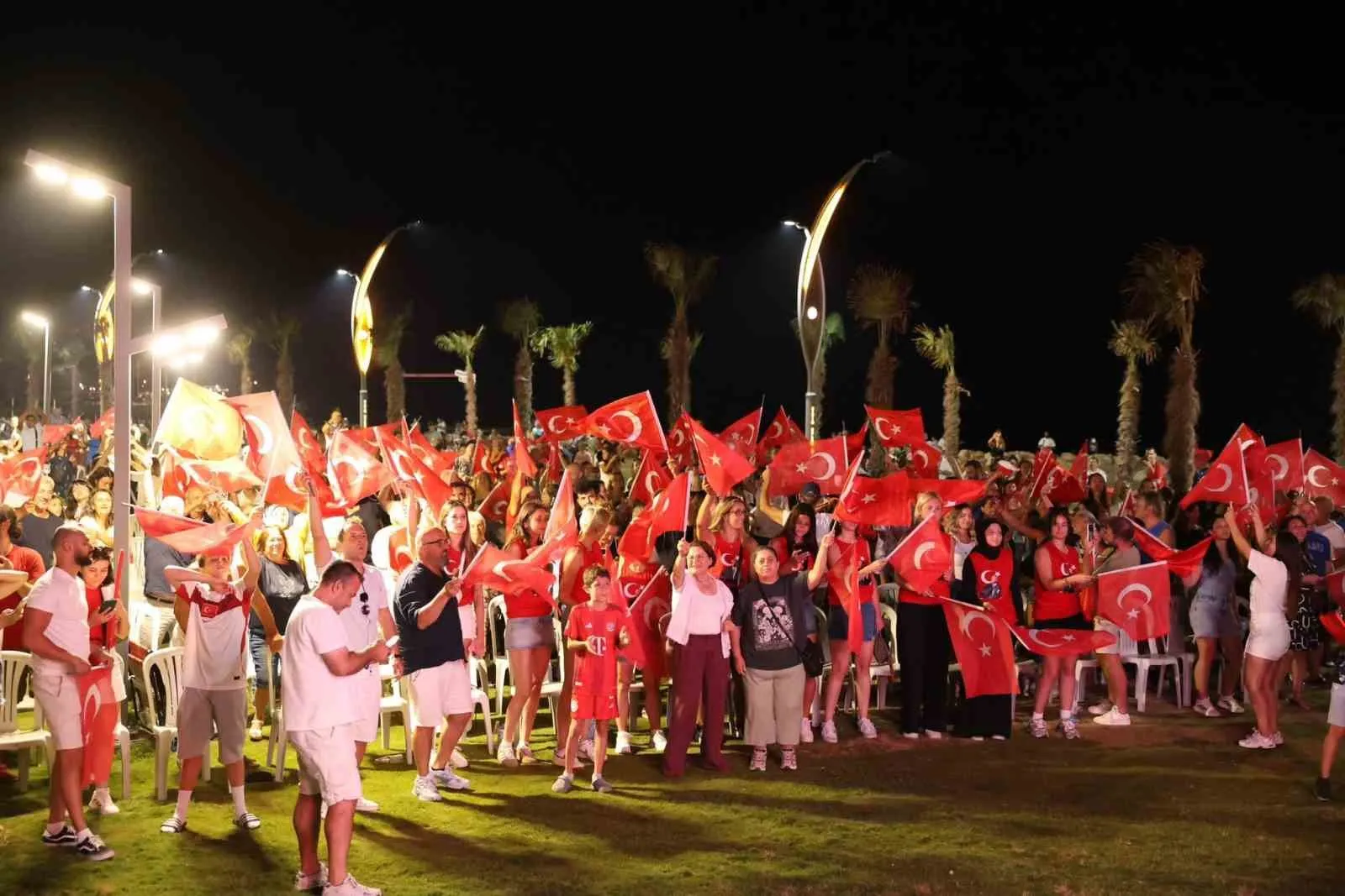 Didim’de voleybol şöleni: Başkan Gençay şampiyonluk sevincini meydanda paylaştı