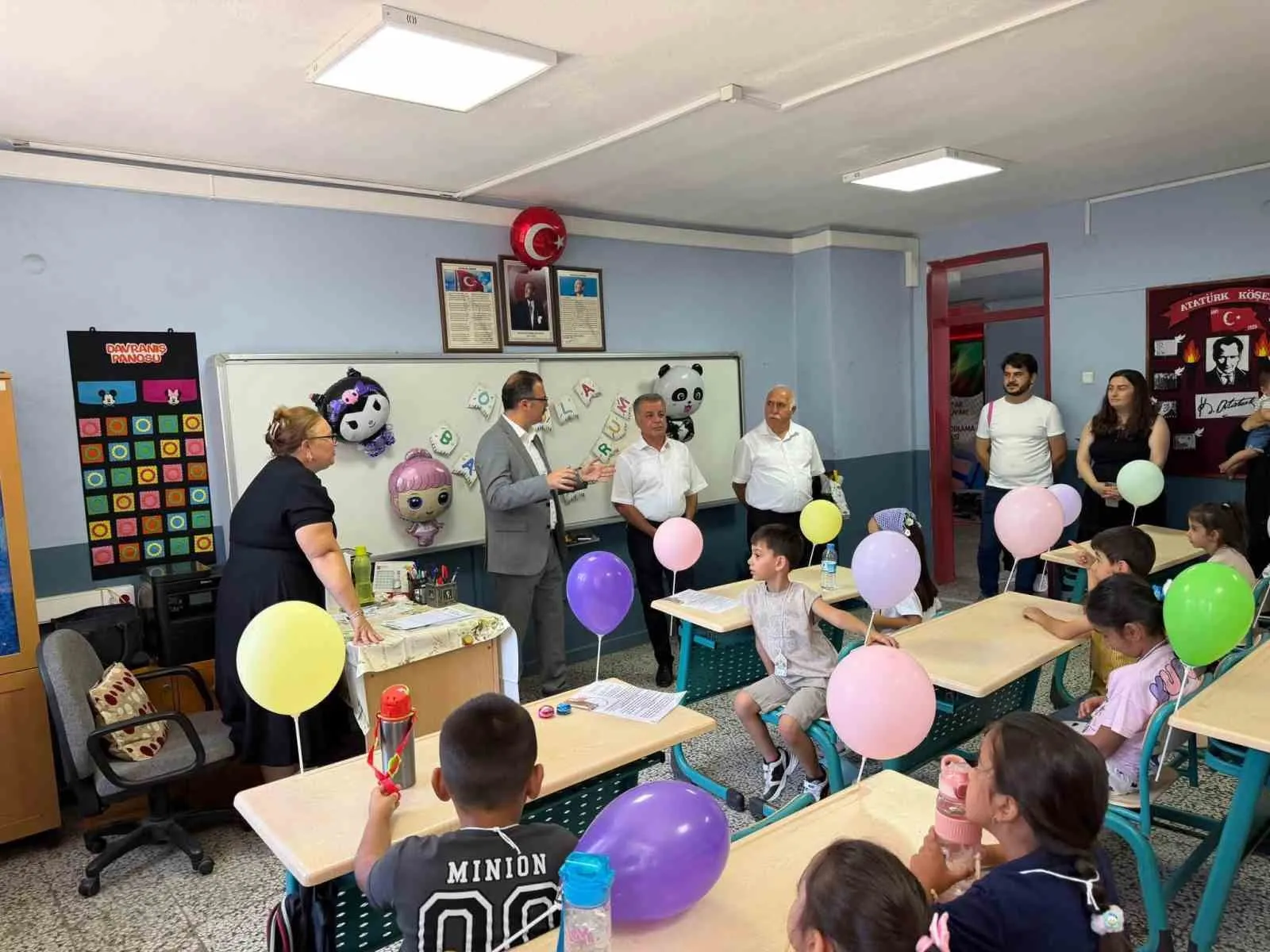 Sultanhisar'da eğitim heyecanı: Kaymakam Ateş ilk ders gününde öğrencileri yalnız bırakmadı