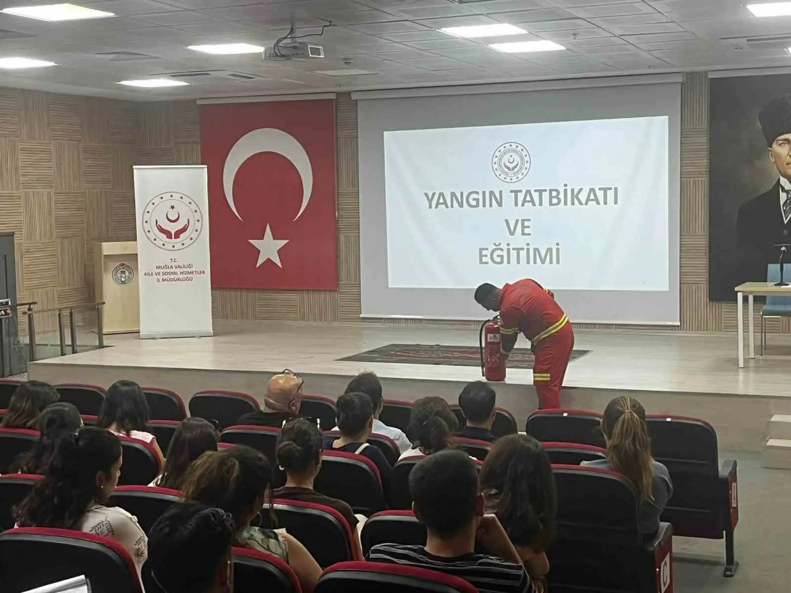 Muğla’da olası afetlere karşı tam donanımlı hazırlık: Personel yangınla mücadeleyi öğrendi