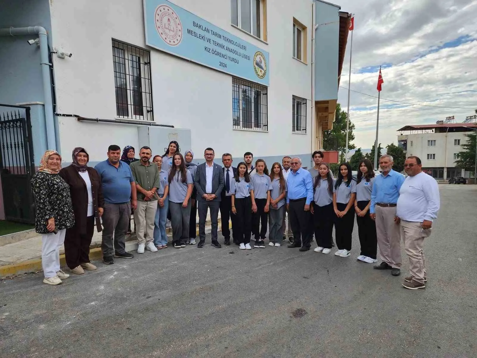Denizli’de Bakan Göktaş mesaisi: AK Parti teşkilatı tüm ilçelere dağıldı