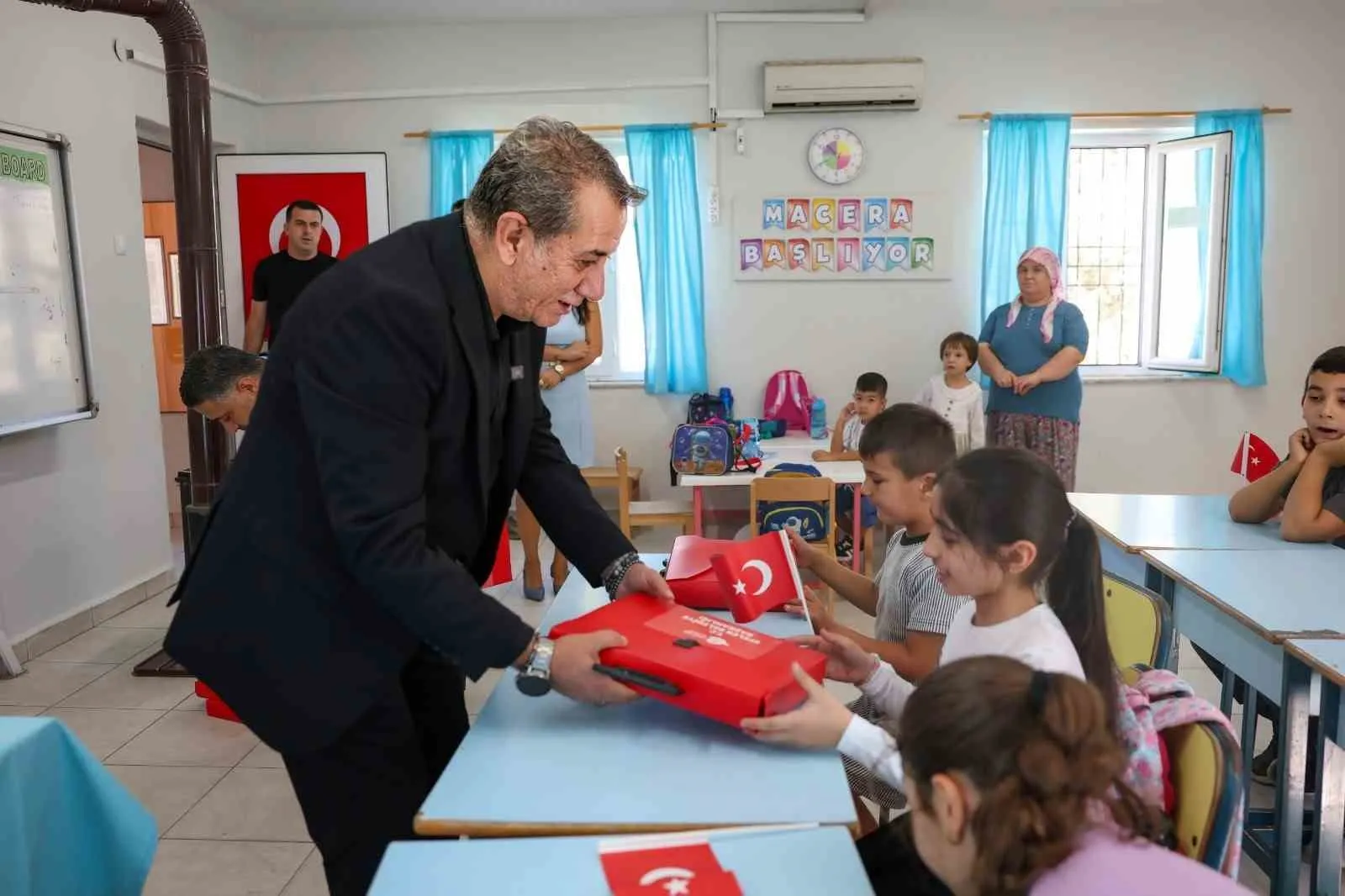 Başkan Yetişkin’den öğrencilere unutulmaz okul başlangıcı