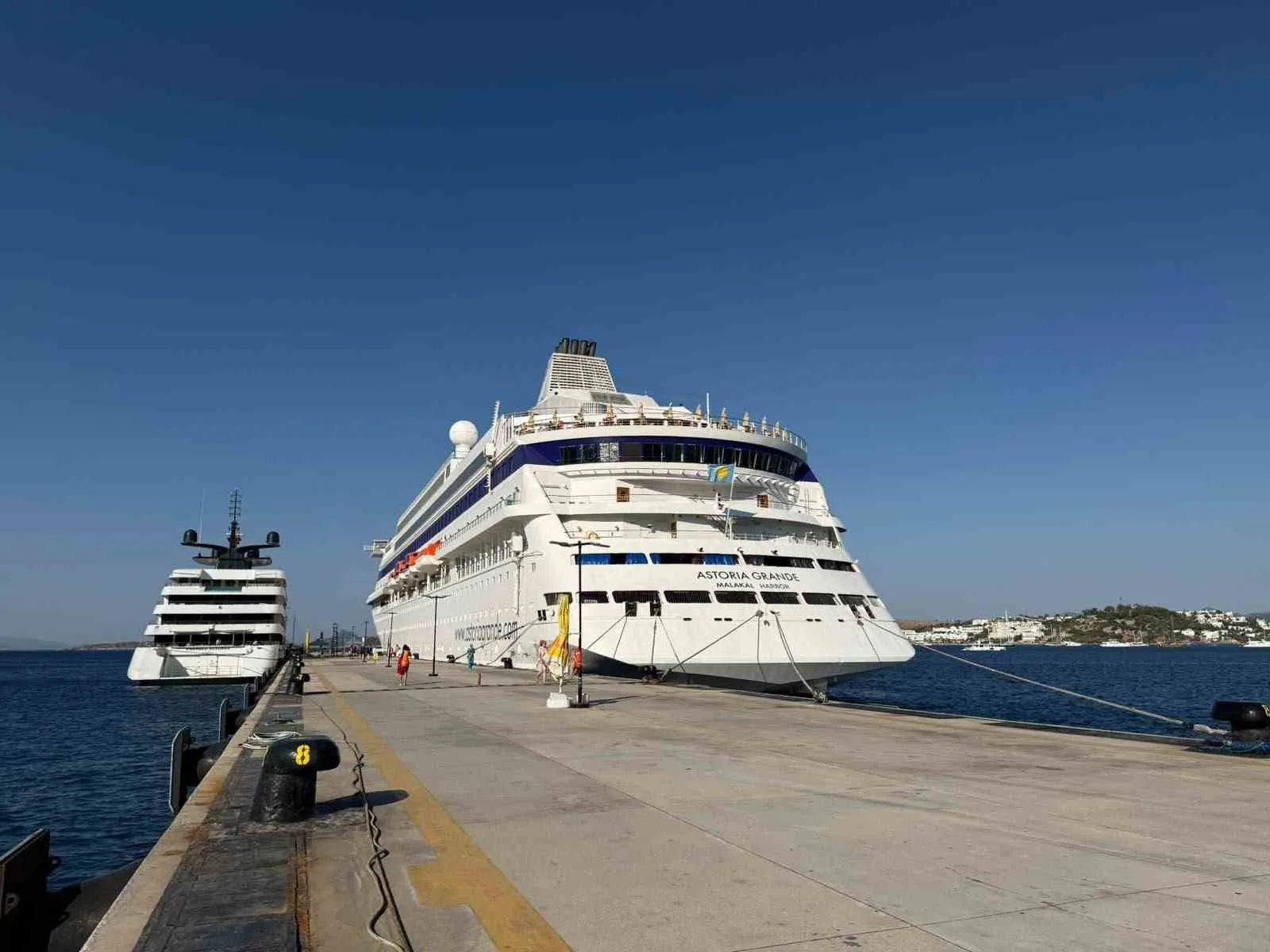 Bodrum limanlarında kruvaziyer hareketliliği: 800'ü aşkın turist şehre ayak bastı