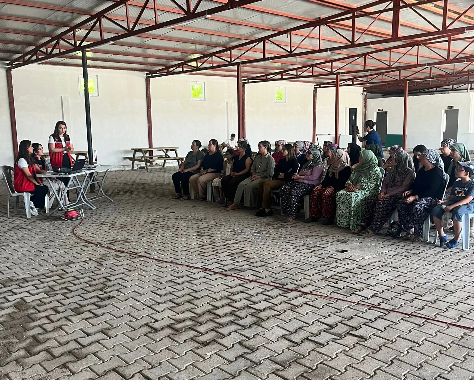 Uşak’ta tarım seferberliği: Uzmanlar tarlada ve ahırda üreticinin yanında