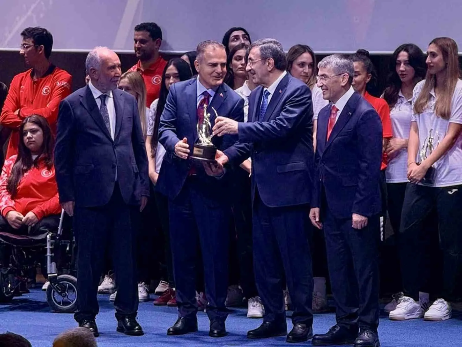 Muğla’nın spor vizyonuna prestijli ödül: Vali Akbıyık’a büyük onur
