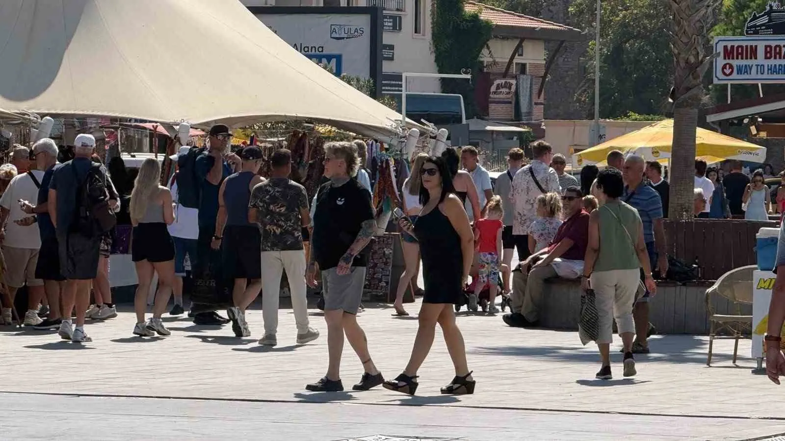 Kuşadası limanında dev hareketlilik: Bir günde 12 bine yakın ziyaretçi