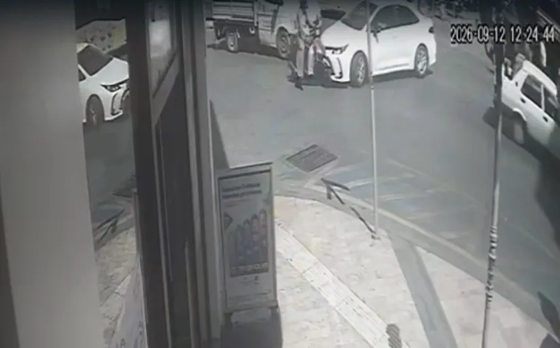 Efeler’de sokağa dönüş kazası: Motosikletli sürücü hastanelik oldu