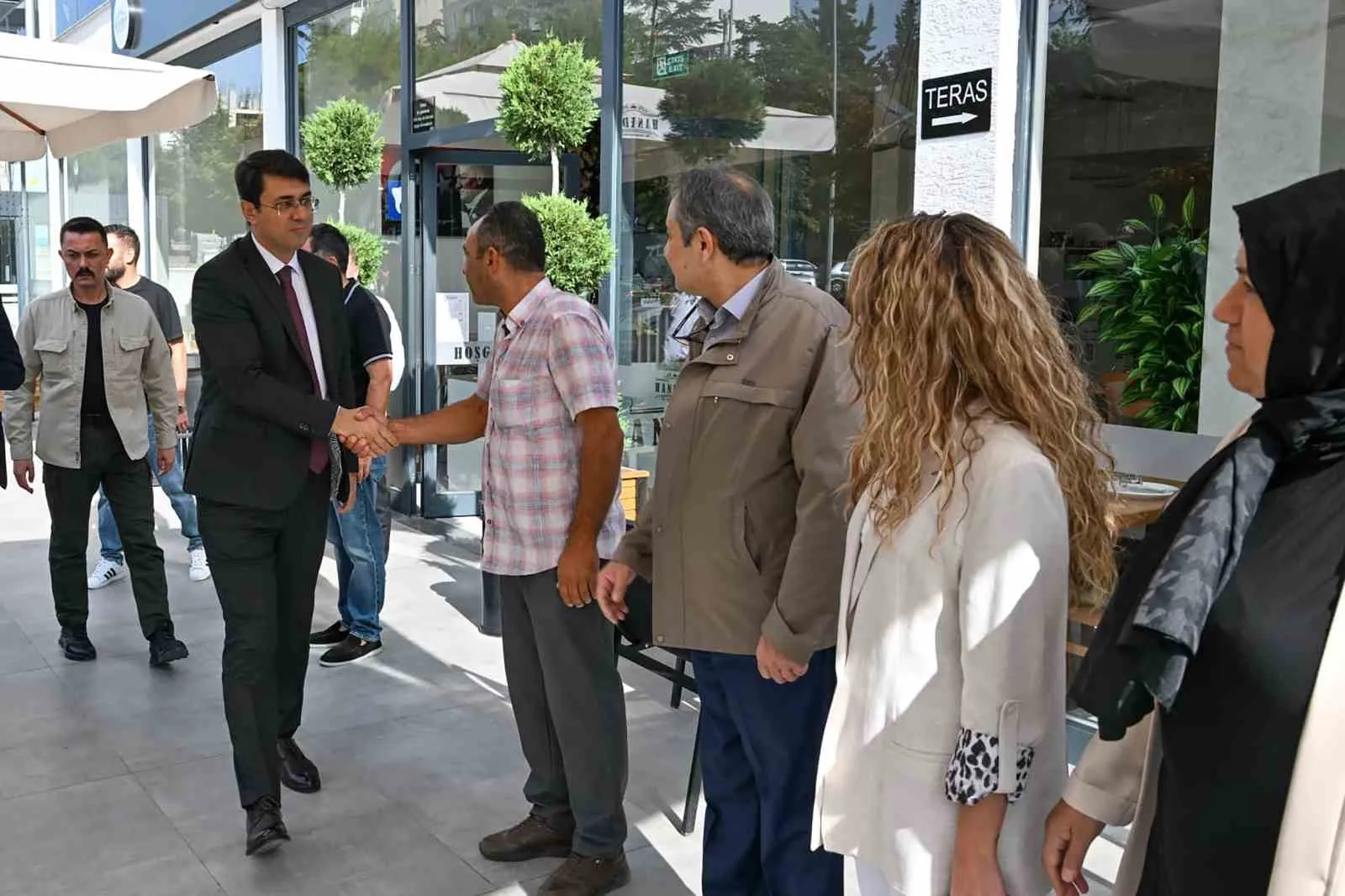 Uşak’ta mahallelerin nabzı kahvaltı masasında tutuldu: Vali Kartal muhtarları dinledi