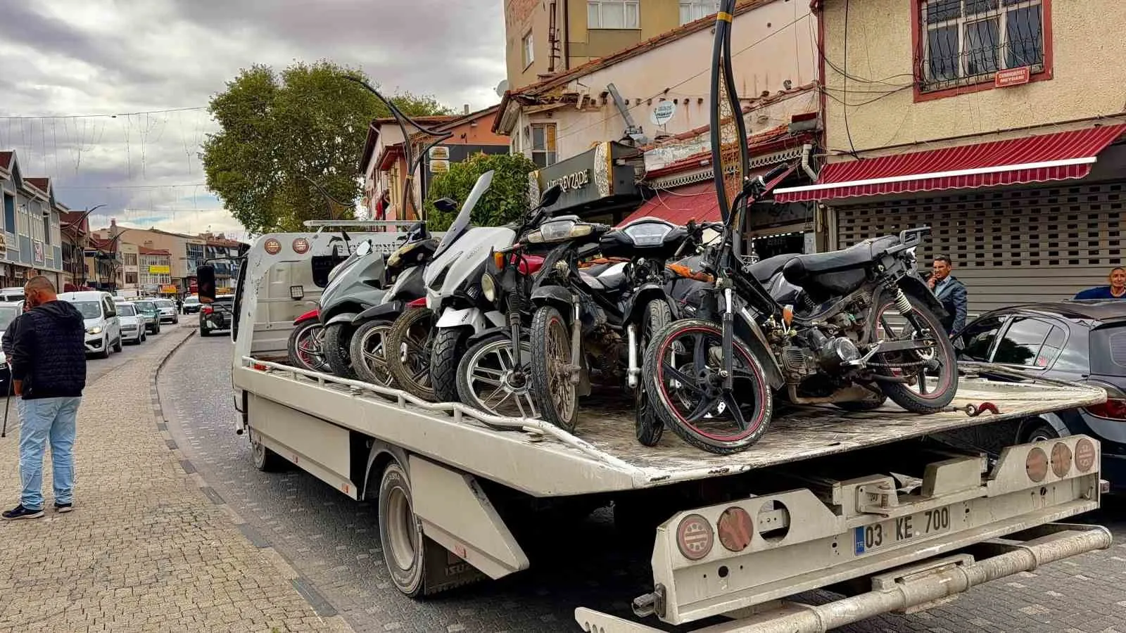 Bolvadin'de egzoz terörüne geçit yok: 52 motosiklet trafikten çekildi