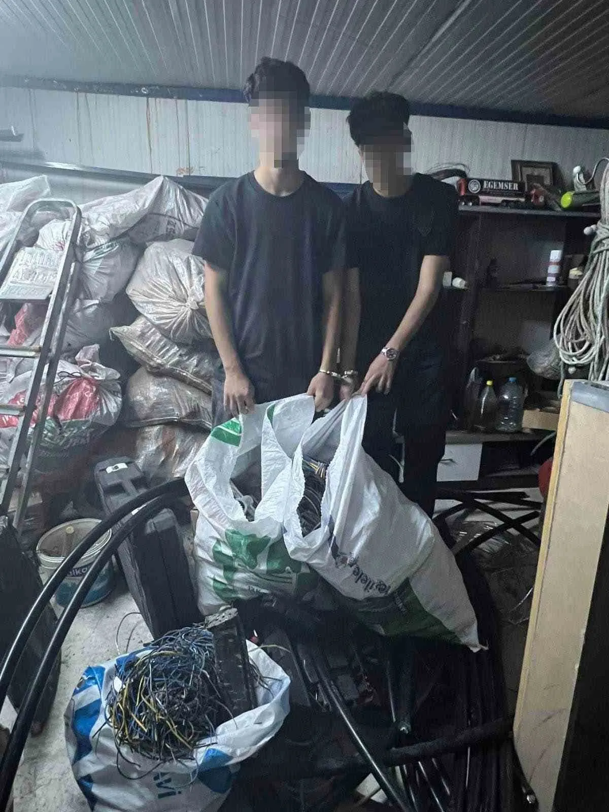 İnşaat alanında suçüstü yakalandılar: 700 bin liralık vurgun ortaya çıktı