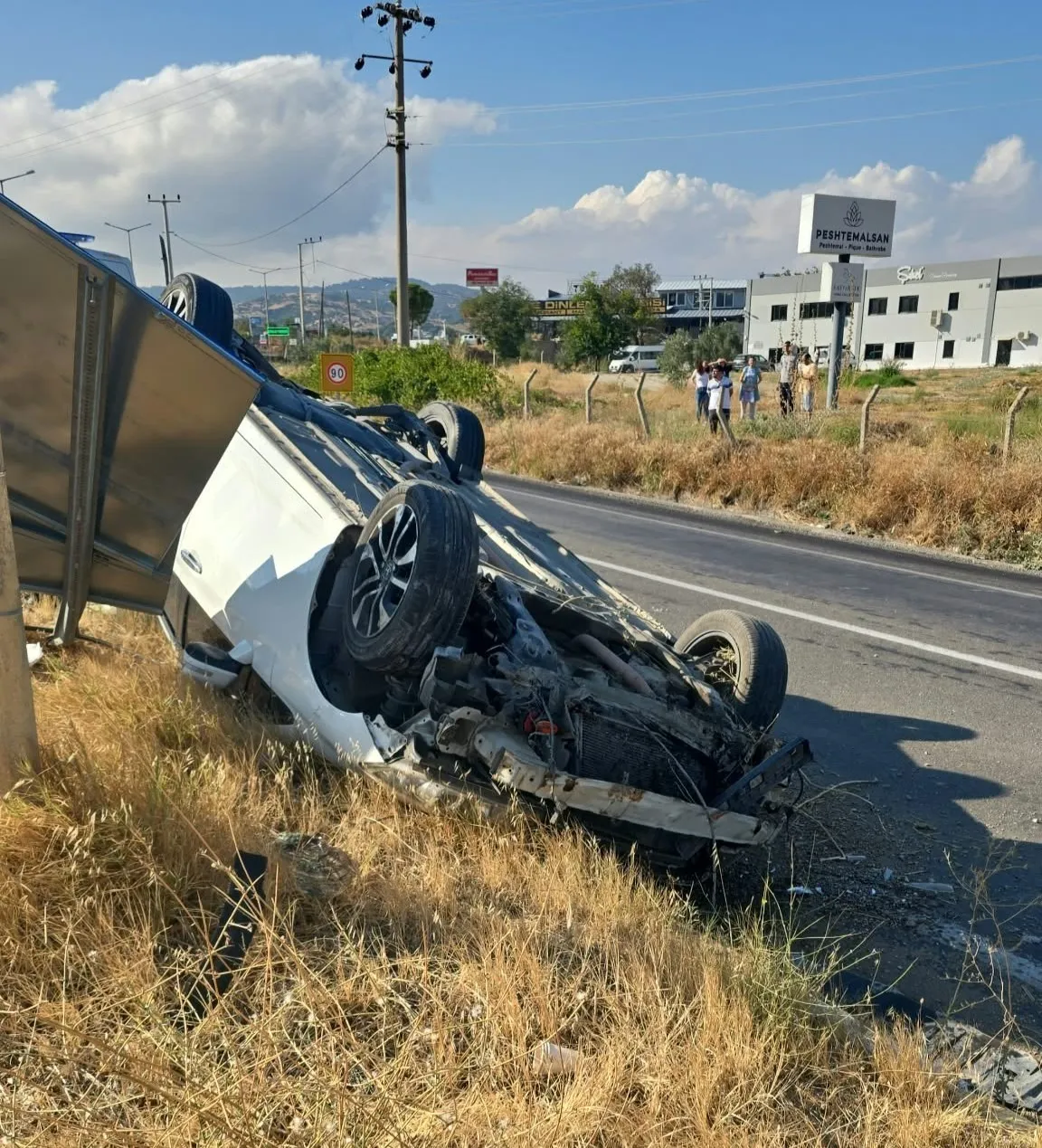 Denizli yolunda korkutan kaza: Otomobil takla attı
