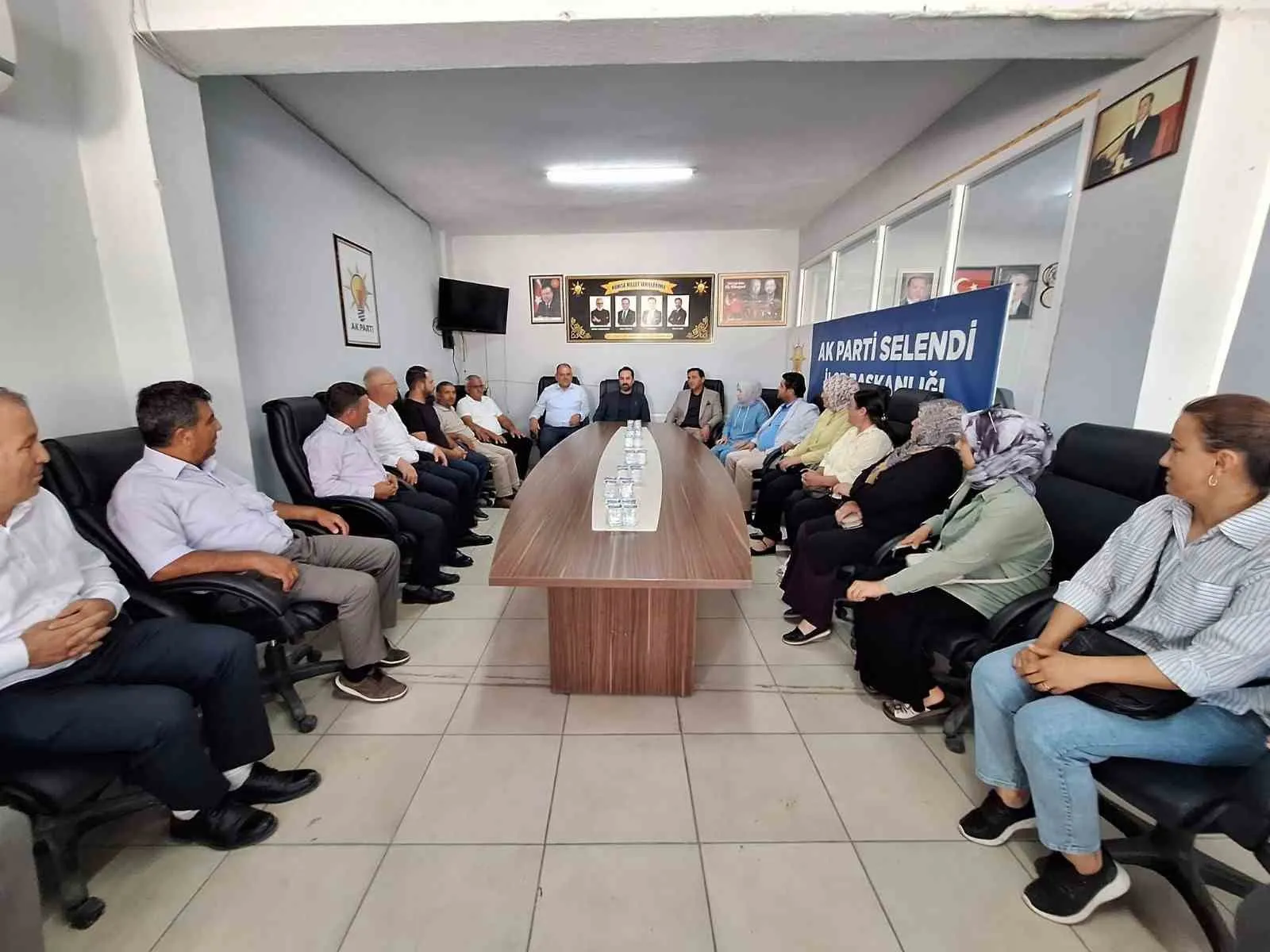 Arınç Selendi mesaisinde: Saha notlarını Ankara’ya taşıyacak