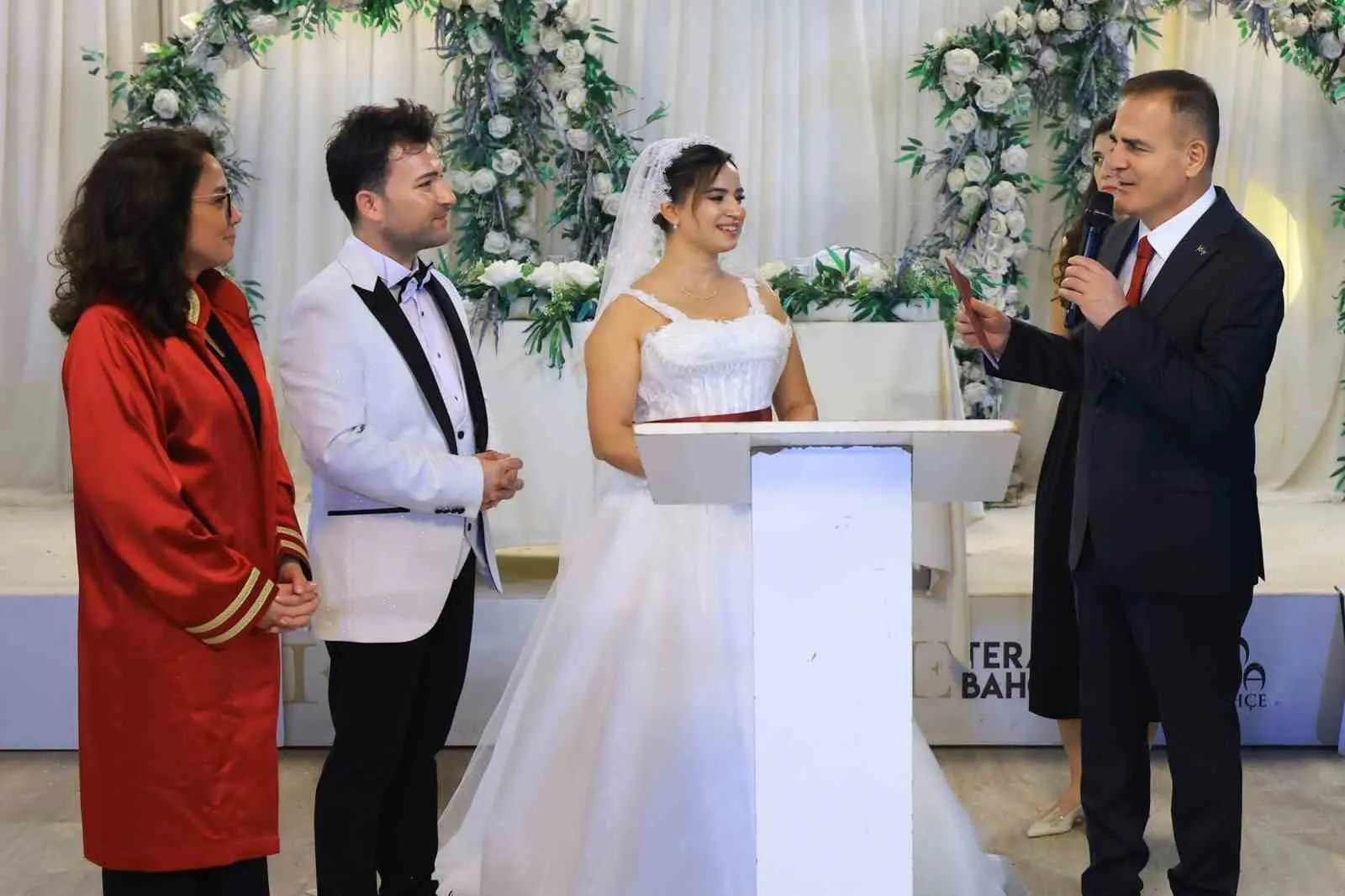 Şehit emanetine vefa: Vali Akbıyık genç çiftin mutluluğuna ortak oldu
