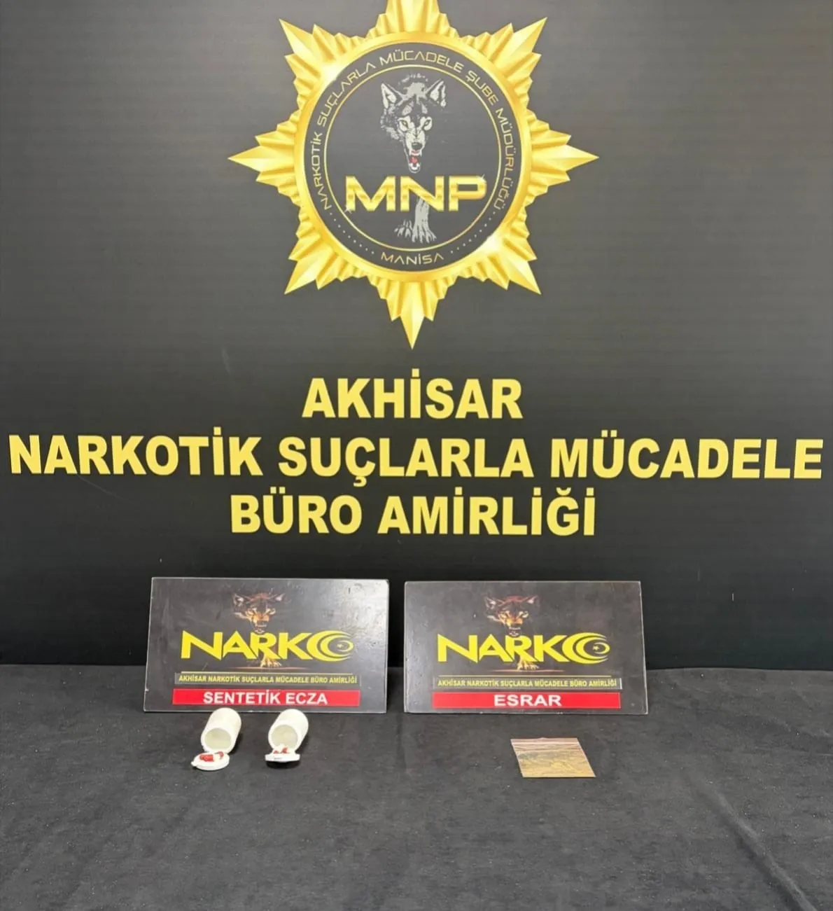 Akhisar narkotik ekiplerinden zehir tacirlerine geçit yok: İki tutuklama