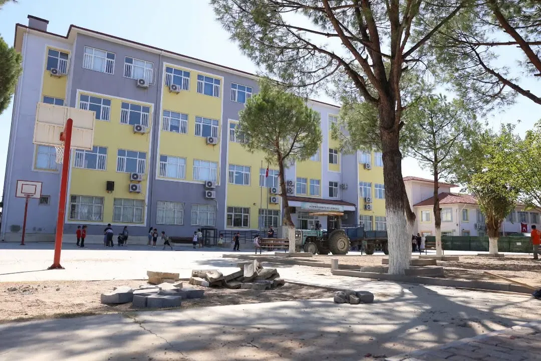 İncirliova’da eğitim yuvalarına belediye dokunuşu: Bahçeler yepyeni bir çehreye kavuştu