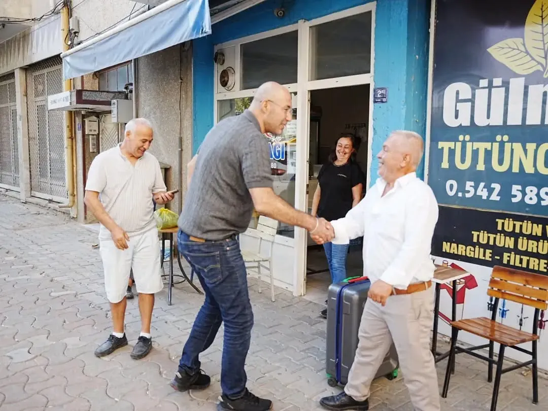 Germencik’te saha mesaisi: Başkan Zencirci durakları denetledi, pazarda halkla buluştu