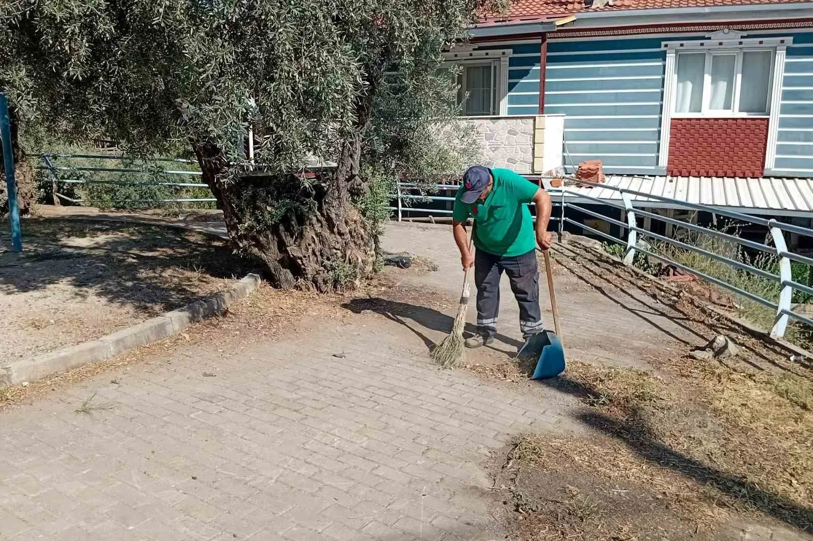 Efeler'de temizlik seferberliği: Eğrikavak daha ferah bir görünüme kavuştu
