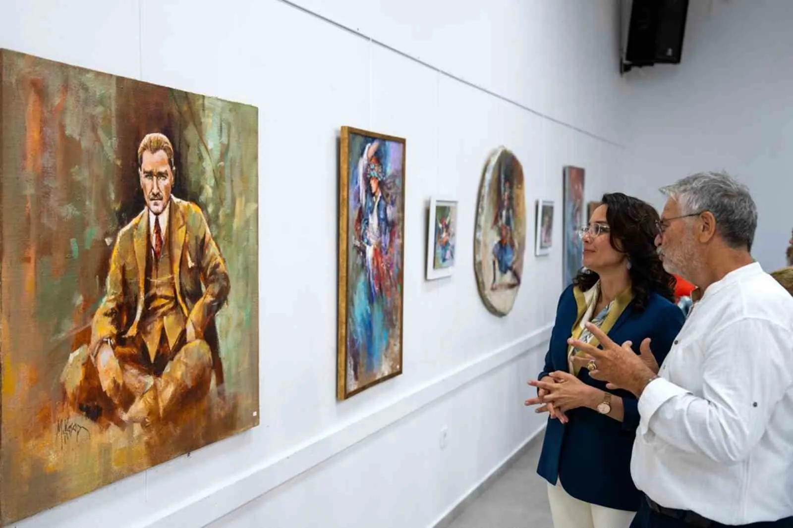 Menteşe’de sanat rüzgarı: Kadın Efeler ve camın büyüsü aynı çatı altında