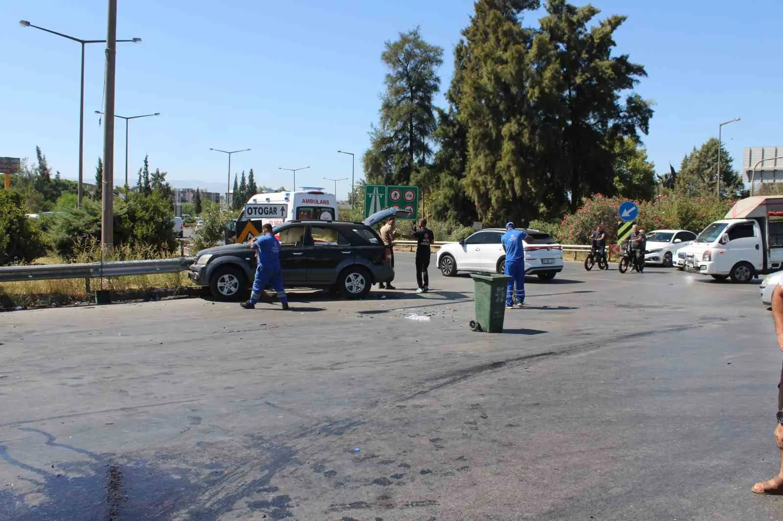 Aydın’da trafik kurallarını hiçe saydı: Üç aracın karıştığı kazada ortalık savaş alanına döndü