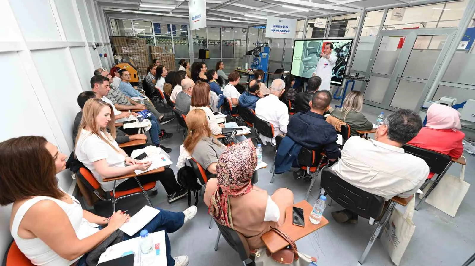 Tekstil dünyasının geleceği Denizli’de şekilleniyor: Öğretmenler yeşil dönüşüm için buluştu