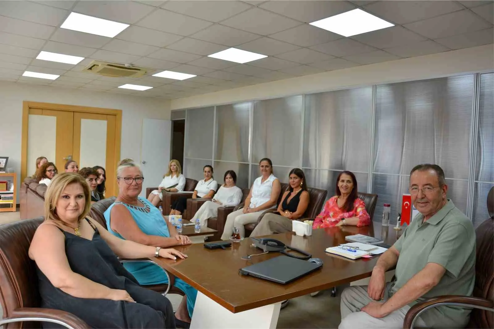 Kuşadası'nda kadın eli ekonomiye güç katıyor: Başkan Akdoğan'dan tam destek