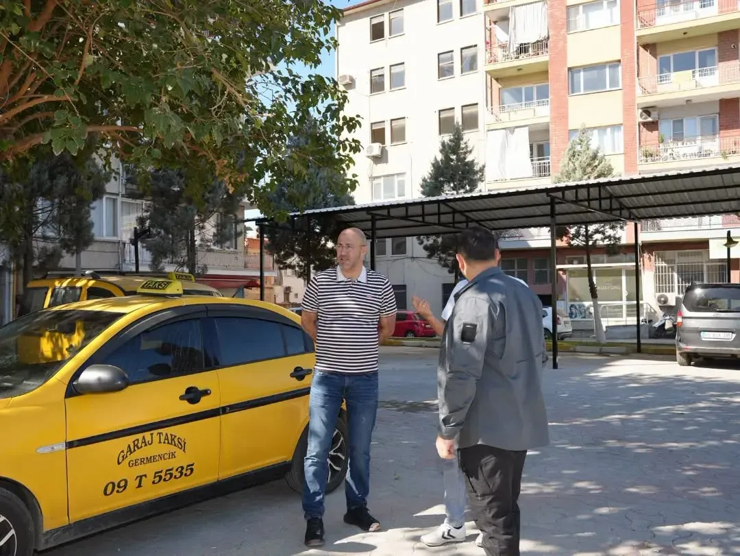 Germencik’te yolcuların konforu için yeni dönem: Duraklara gölgelik çözümü