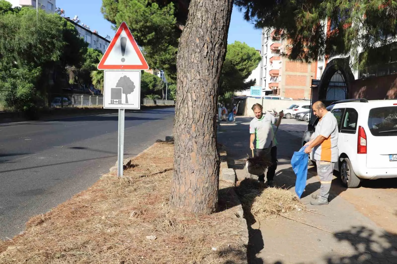 Nazilli’nin ana arterlerinde hummalı temizlik mesaisi