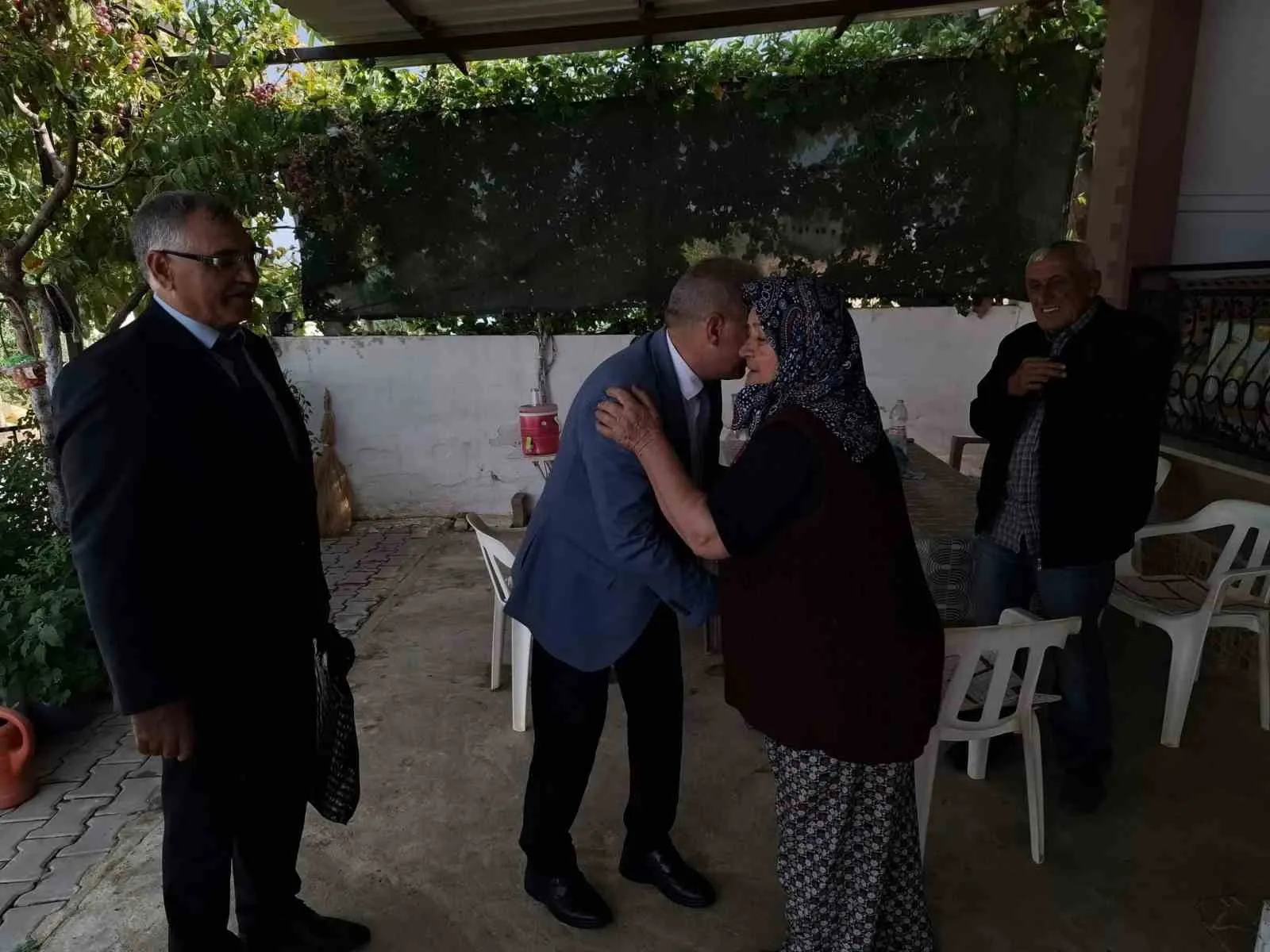 Eğitim camiasından anlamlı ziyaret: Şehit ailesine vefa eli