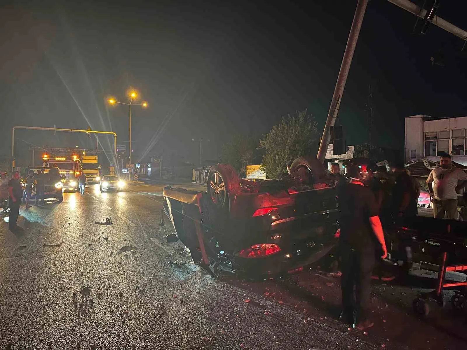 Nazilli'de korkunç kaza: Otomobil ikiye bölündü, 4 kişi hastanelik oldu