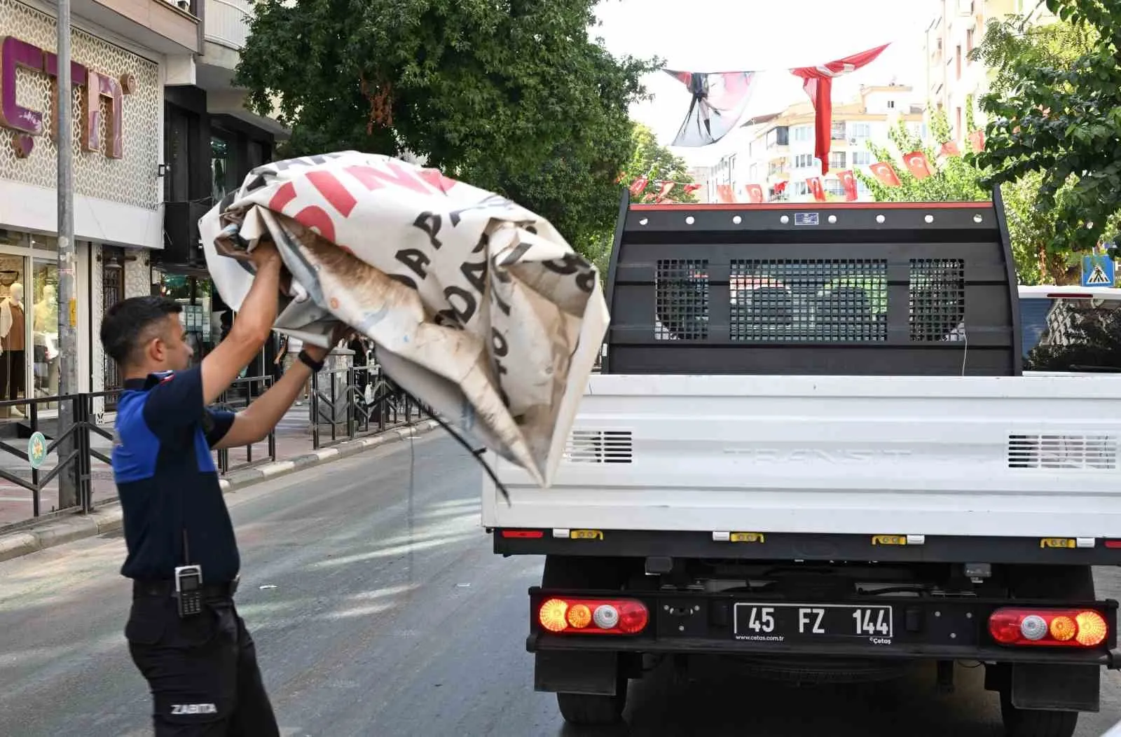 Manisa sokaklarında yaya önceliği dönemi: Kaldırımlar işgalden temizlendi