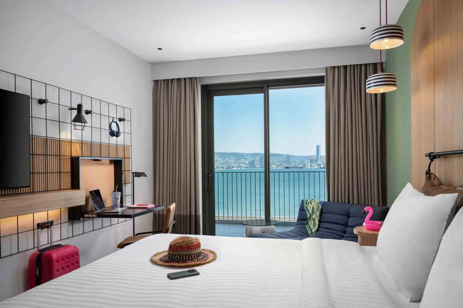 İzmir’in sahil hattında yeni dönem: Moxy kapılarını açtı