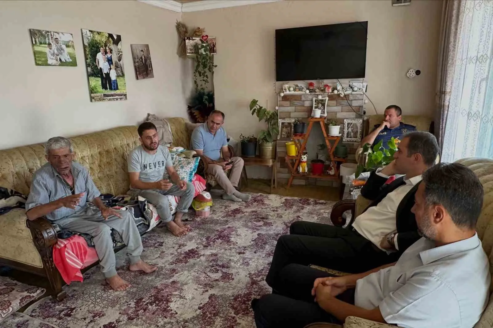 Bayındır’da anlamlı gün: Kaymakam Mete kahramanları evlerinde ziyaret etti