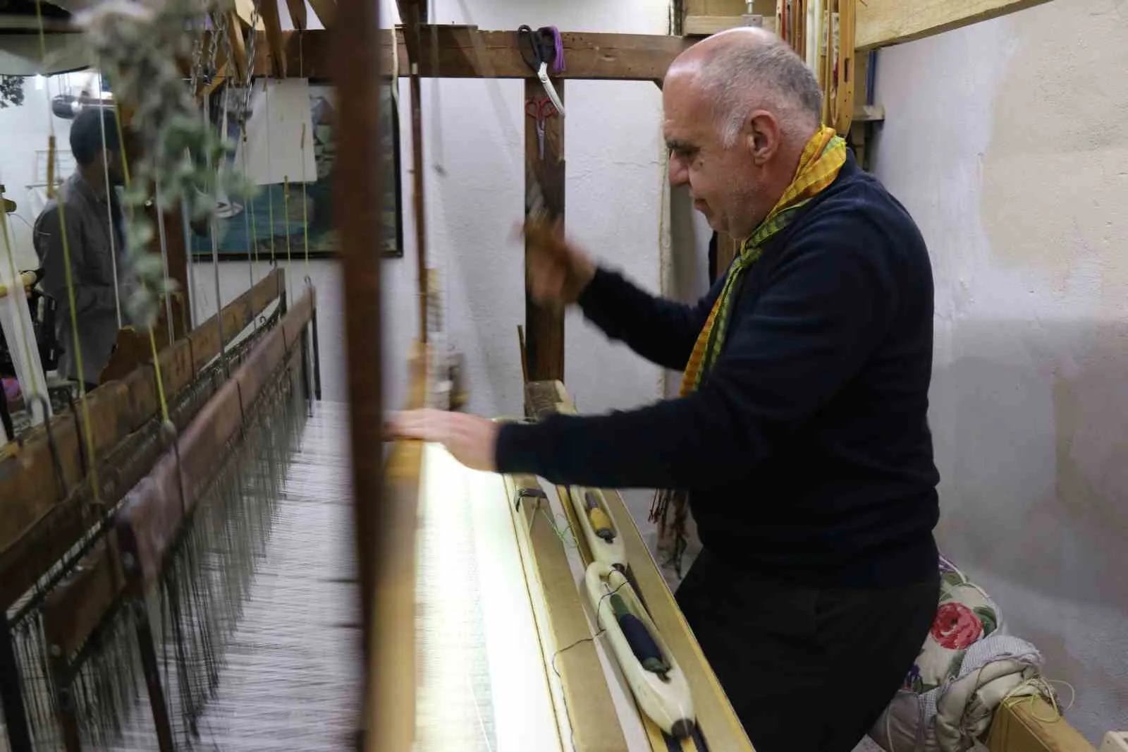 Modern fabrikalara inat: Bir ustanın elinde ilmek ilmek canlanan tarih