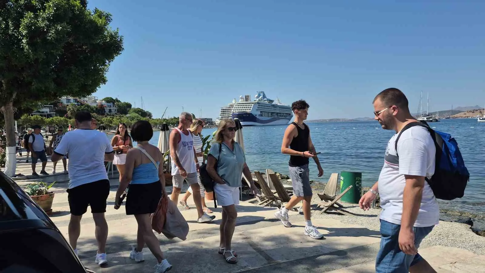 Ege'nin turizm incisi Bodrum'da kruvaziyer hareketliliği: Binlerce turist akın etti