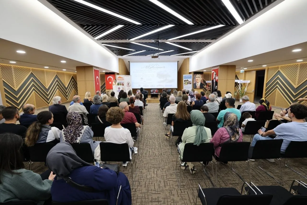 Denizli'de Alzheimer'a karşı güç birliği: Uzmanlar erken teşhisin altını çizdi