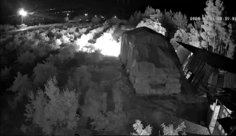 Denizli'de gece yarısı kundaklama dehşeti: Güvenlik kamerası o anları kaydetti