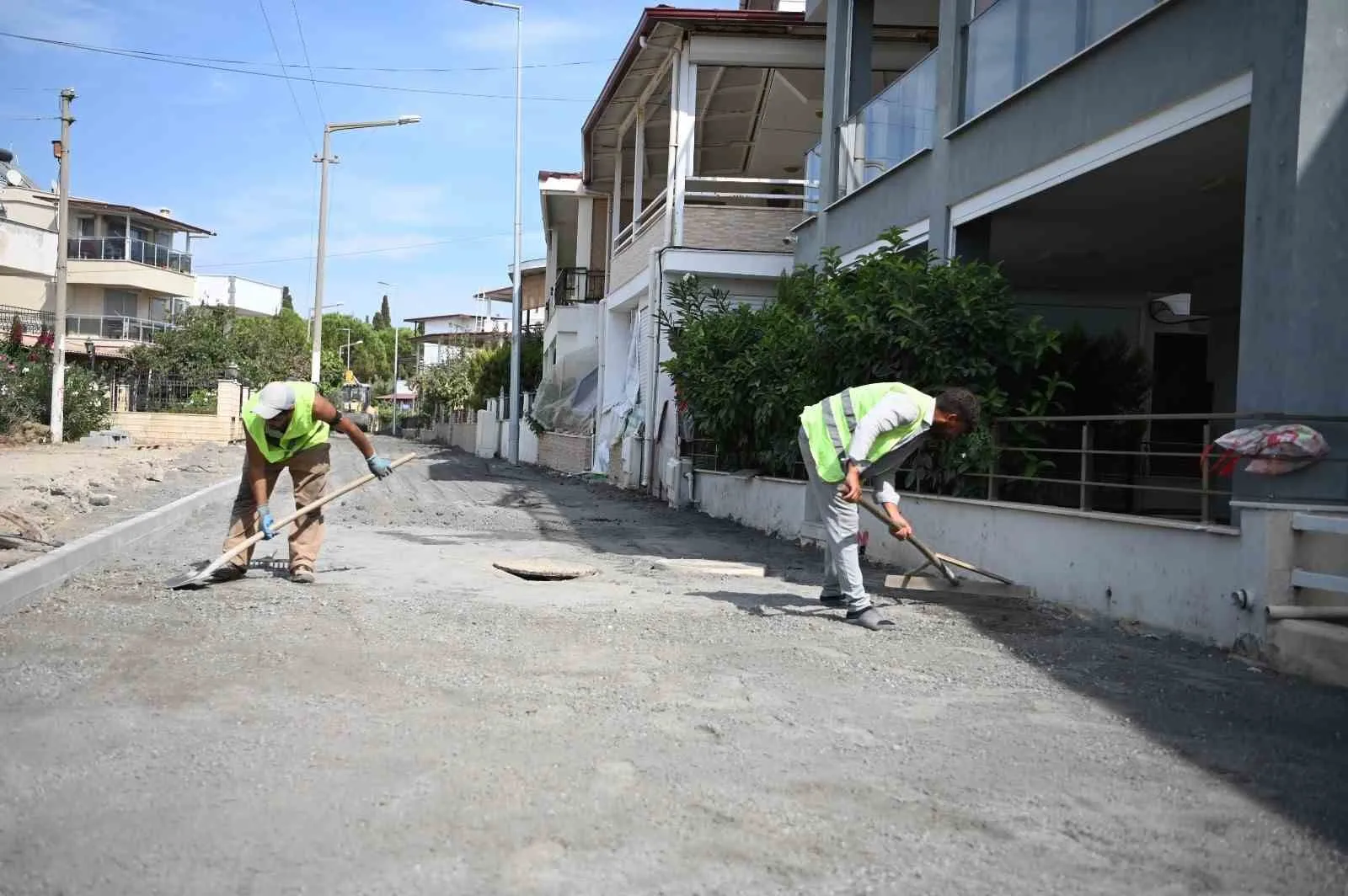 Kuşadası'nda ulaşım konforu için dev hamle: Tek haftada 68 noktada yenileme