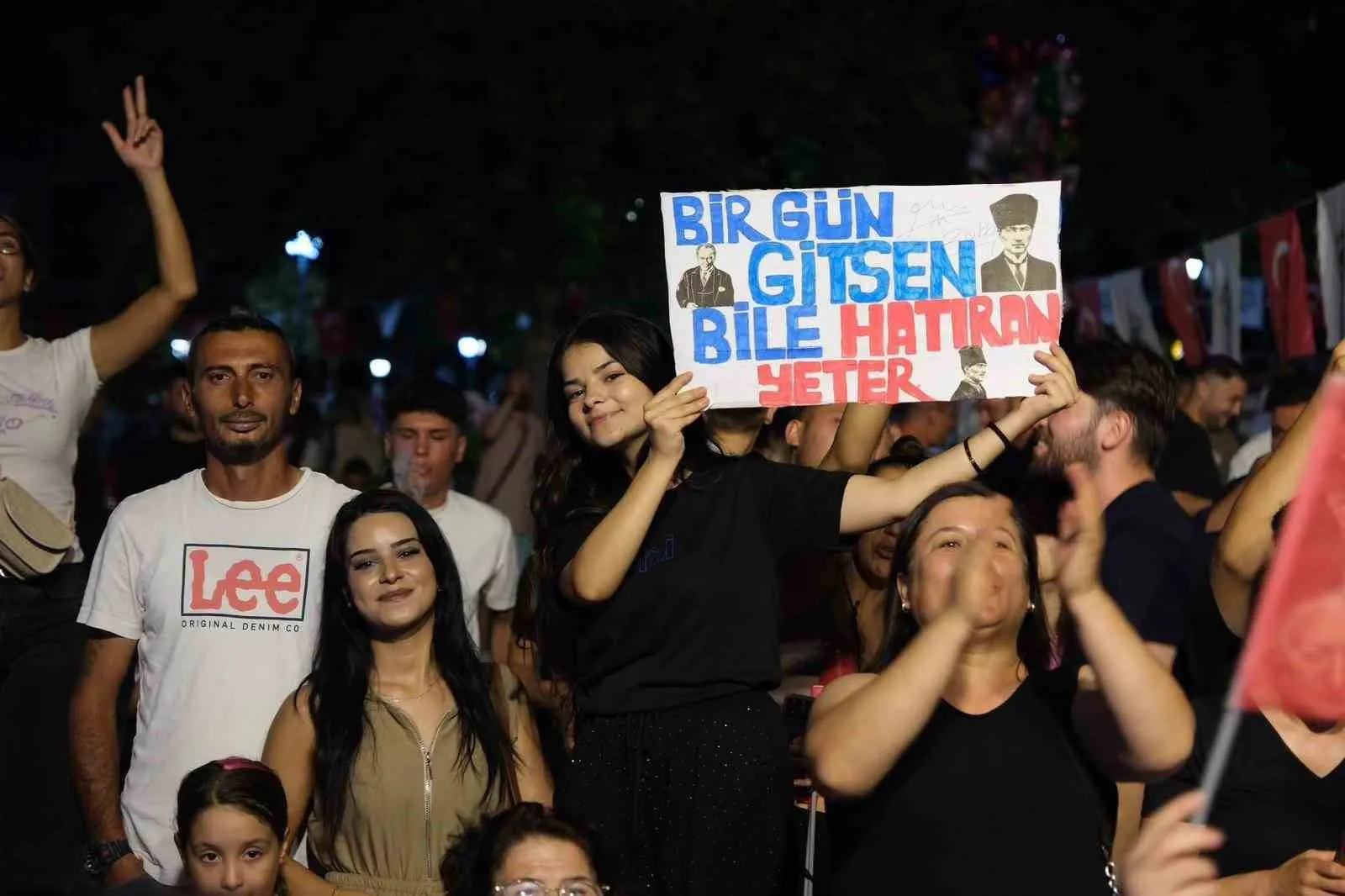 Sarıgöl’de kurtuluş coşkusu Zakkum ile zirveye taşındı