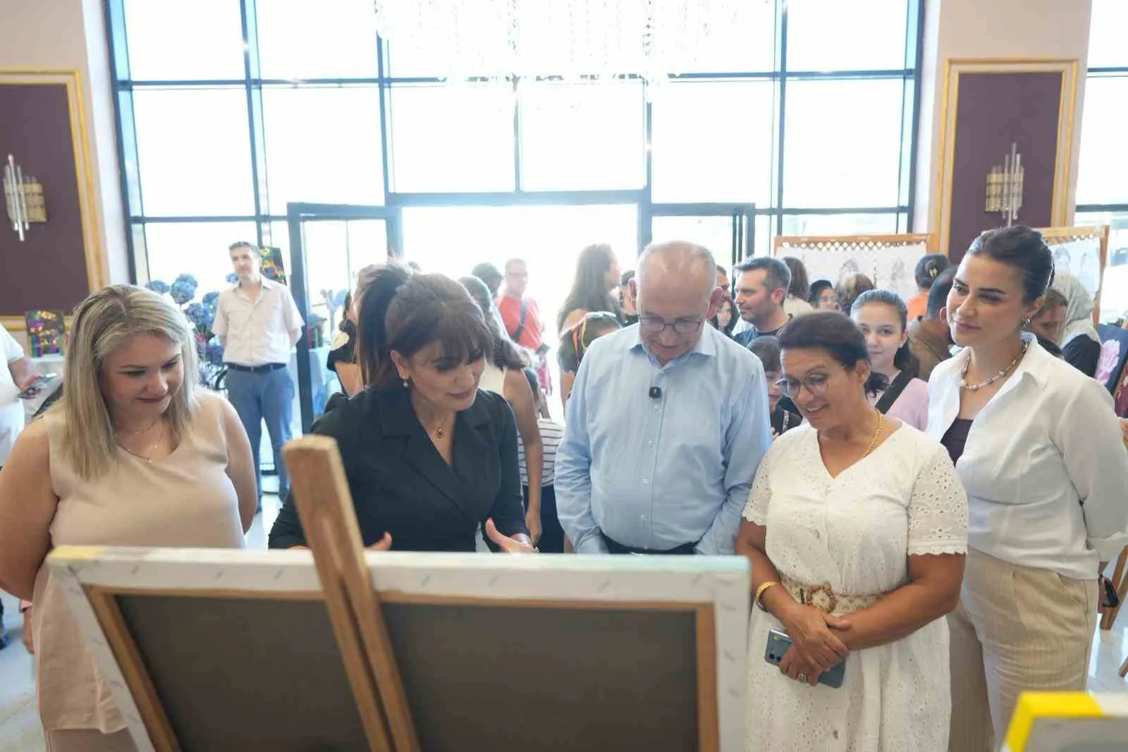 Turgutlu’da sanat rüzgârı: Yaz kursları görkemli bir finalle kapandı