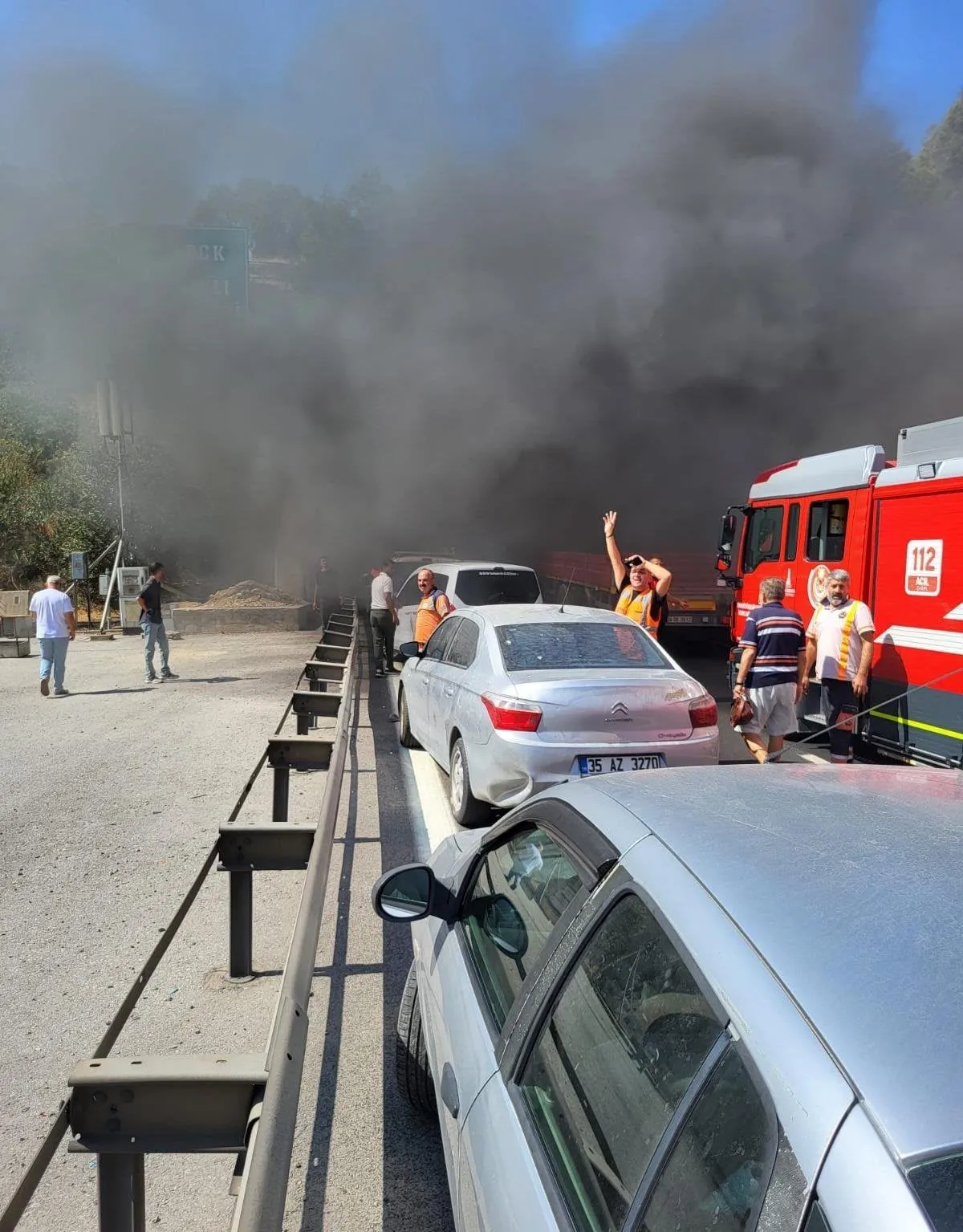 İzmir trafiğinde korku dolu anlar: Tünelde alevler yükseldi