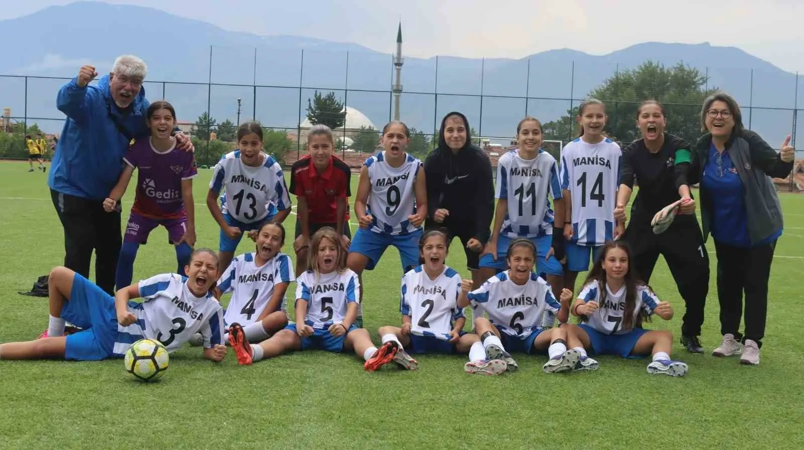 Manisa'nın genç yıldızları Erzincan'da kürsüye çıktı