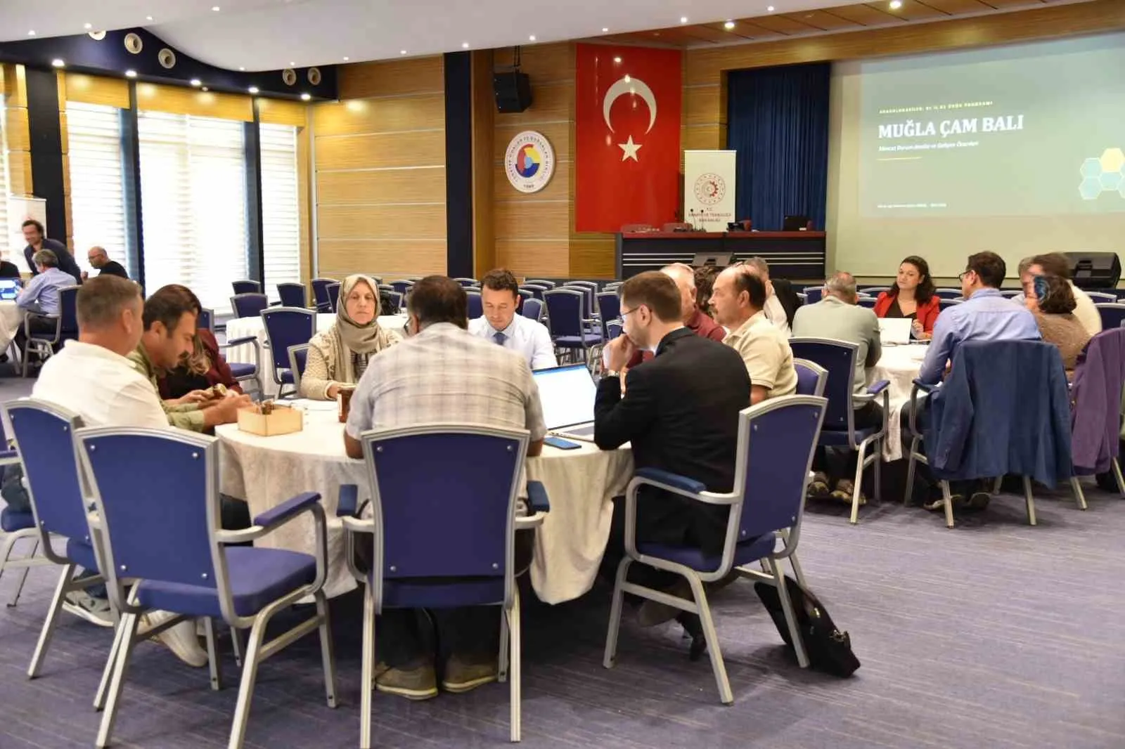 Muğla çam balının geleceği masaya yatırıldı: Hedef dünya pazarında güçlenmek