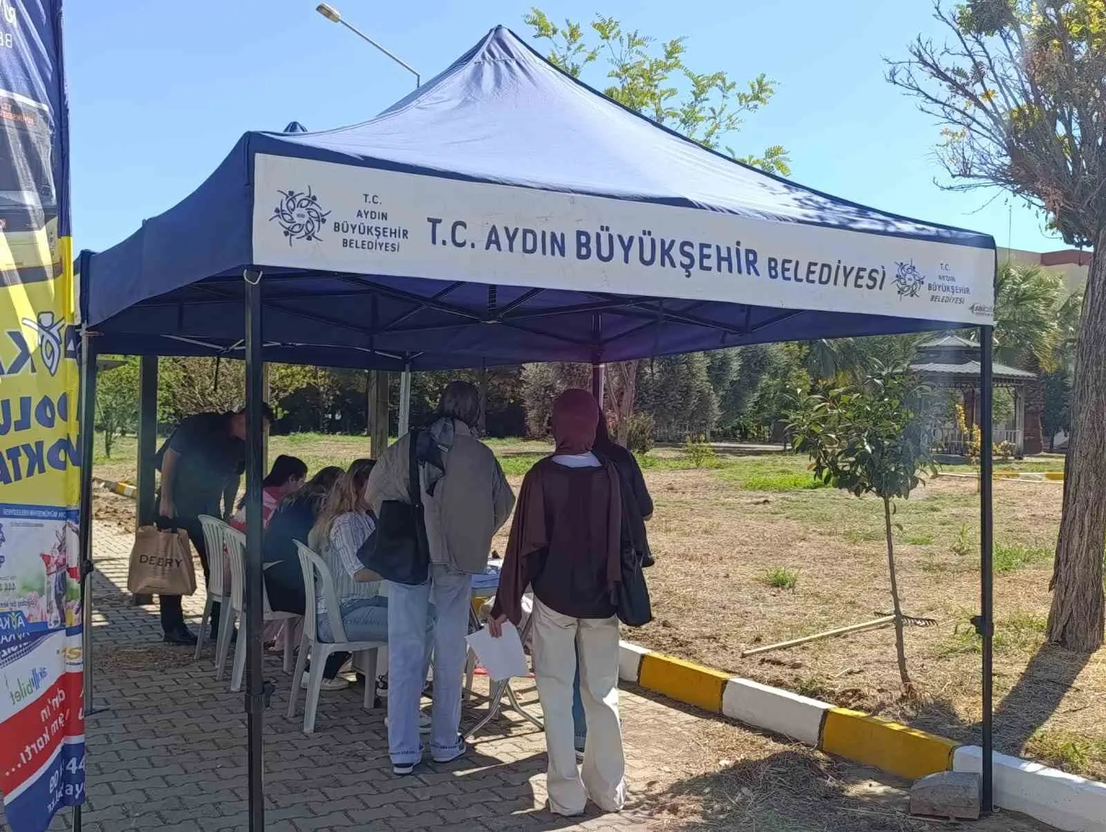Aydın'da öğrencilerin ulaşım mesaisi: AYKART stantları hayat kurtarıyor