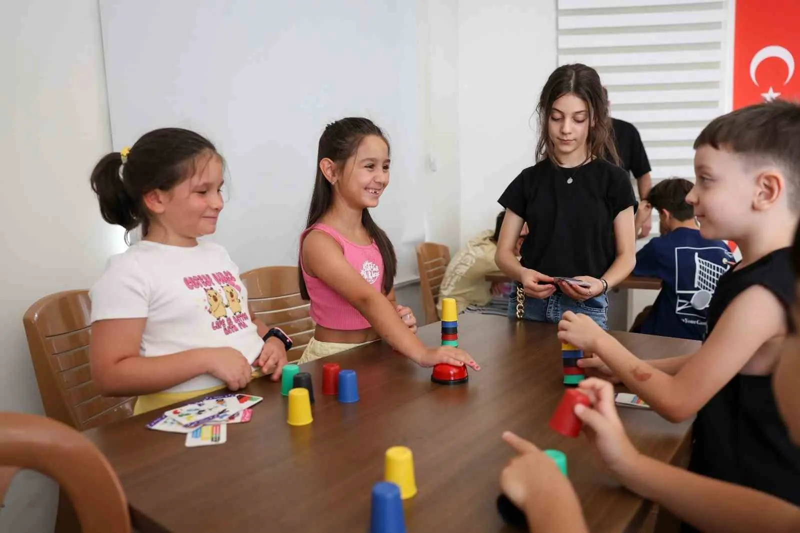 Efelerli gençlerin yeni rotası belli oldu: Ücretsiz atölyeler için kayıt dönemi başladı